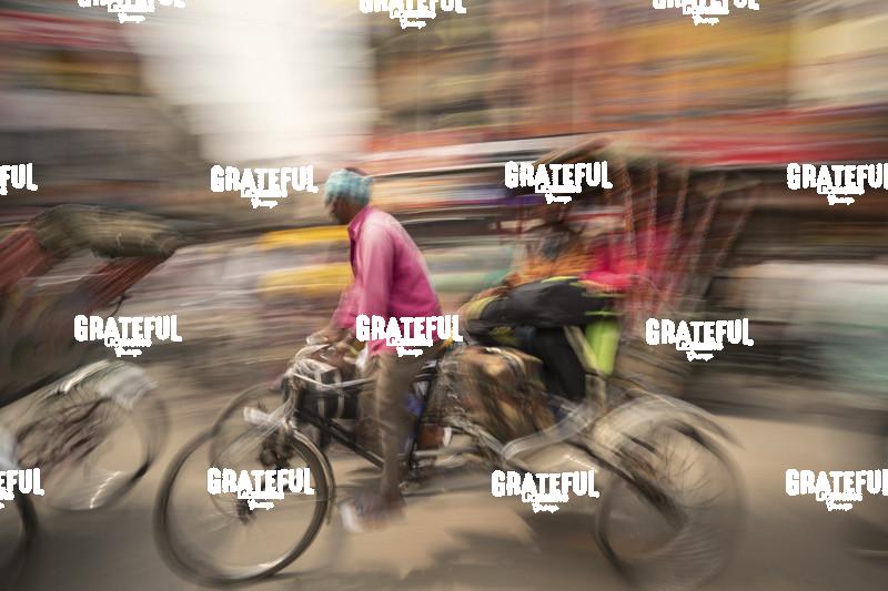 Busy intersection in Varinasi, India 4