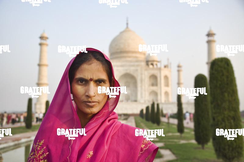 woman at the taj mahal at sunrise
