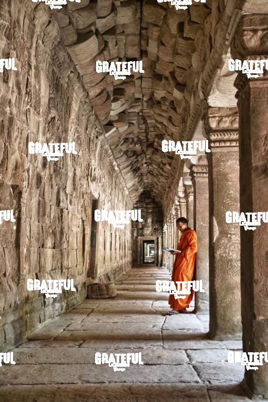 monk praying in Angkor Wat temple
